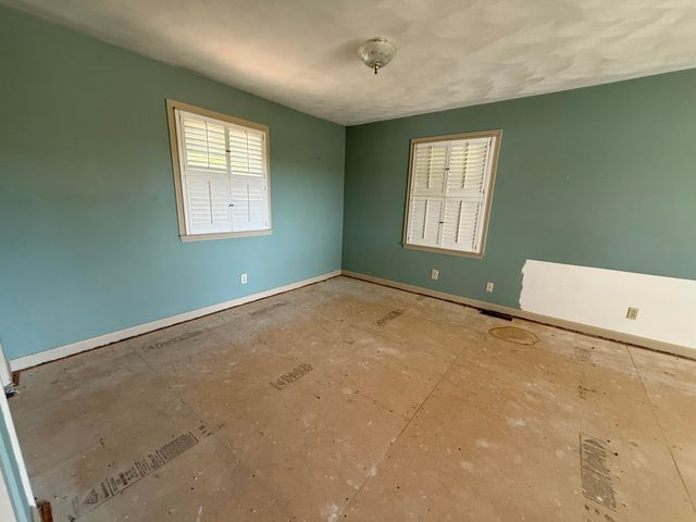 191 Twin Oaks RD, Wirtz, VA 24184