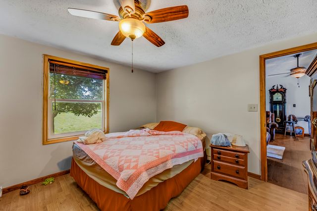 928 E County Line Road, Grant Park, IL 60940