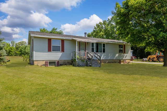 928 E County Line Road, Grant Park, IL 60940
