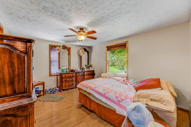 928 E County Line Road, Grant Park, IL 60940