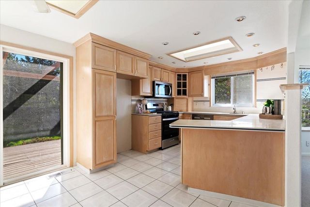 207 Midway Dr, Martinez, CA 94553