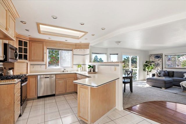 207 Midway Dr, Martinez, CA 94553