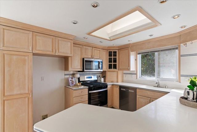 207 Midway Dr, Martinez, CA 94553