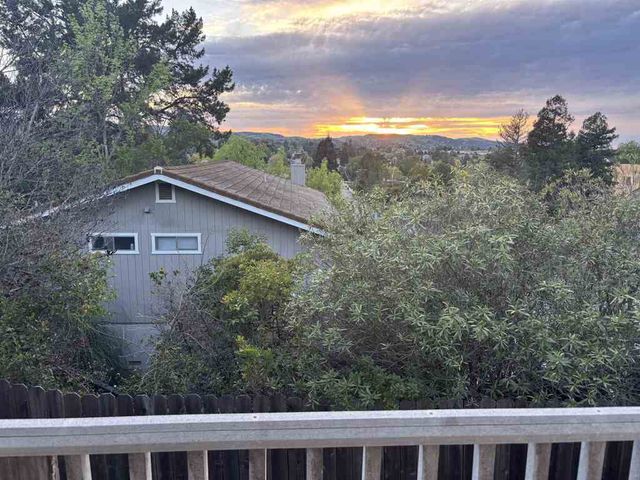 207 Midway Dr, Martinez, CA 94553