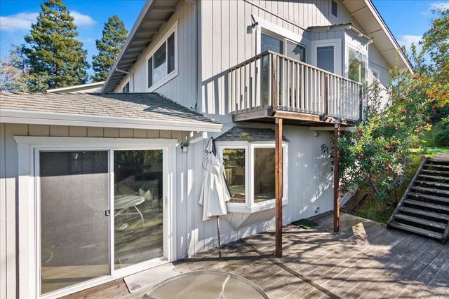 207 Midway Dr, Martinez, CA 94553