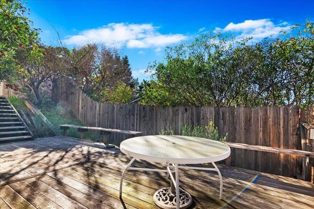 207 Midway Dr, Martinez, CA 94553