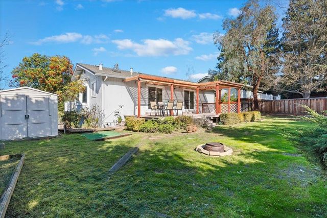 207 Midway Dr, Martinez, CA 94553