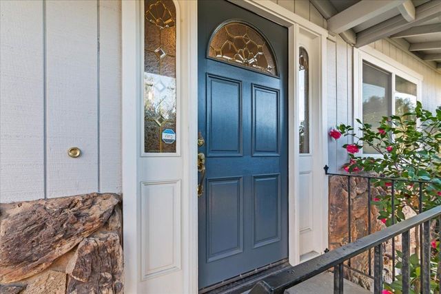 207 Midway Dr, Martinez, CA 94553