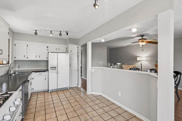 1075 Lowell Drive, Apple Valley, MN 55124