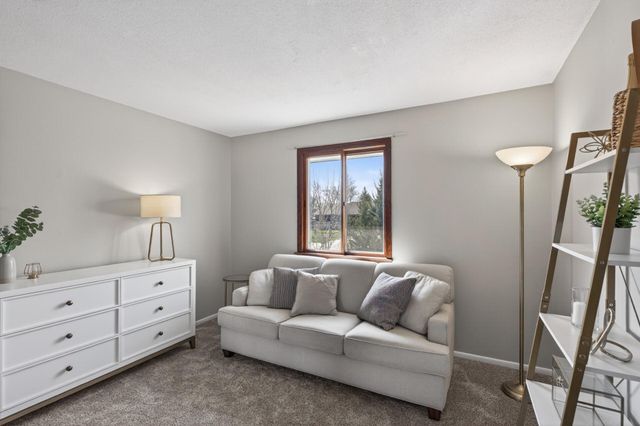 1075 Lowell Drive, Apple Valley, MN 55124