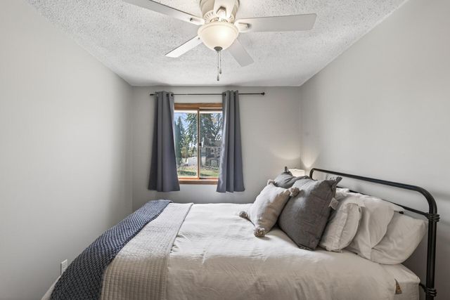 1075 Lowell Drive, Apple Valley, MN 55124