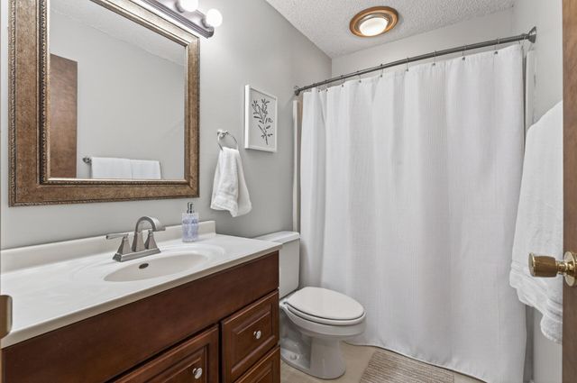 1075 Lowell Drive, Apple Valley, MN 55124