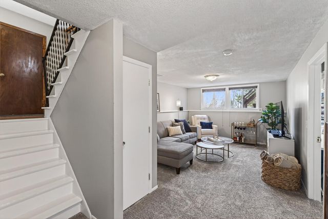 1075 Lowell Drive, Apple Valley, MN 55124