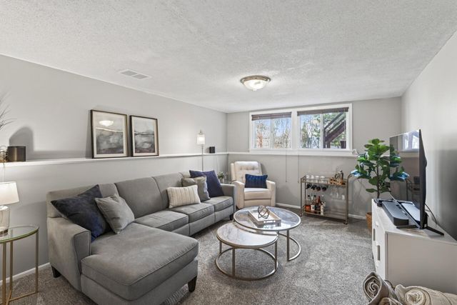 1075 Lowell Drive, Apple Valley, MN 55124