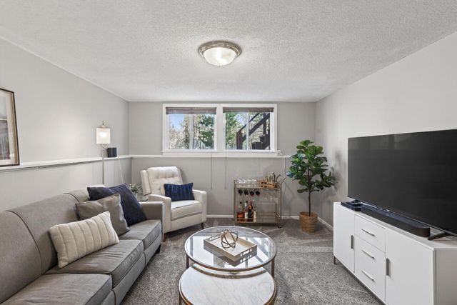 1075 Lowell Drive, Apple Valley, MN 55124