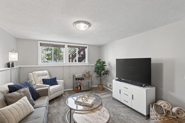 1075 Lowell Drive, Apple Valley, MN 55124