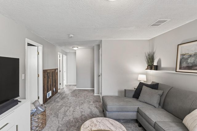 1075 Lowell Drive, Apple Valley, MN 55124