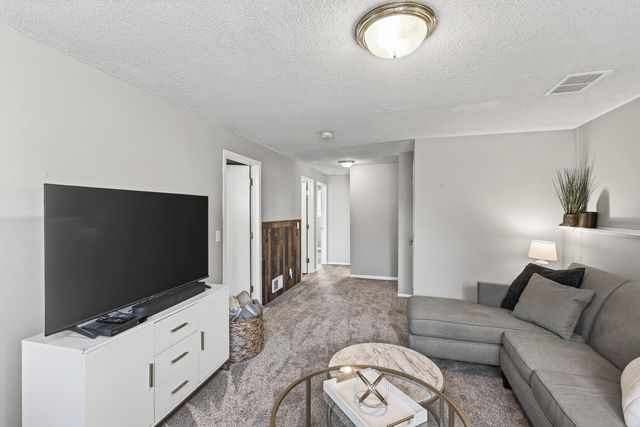 1075 Lowell Drive, Apple Valley, MN 55124