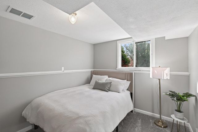 1075 Lowell Drive, Apple Valley, MN 55124