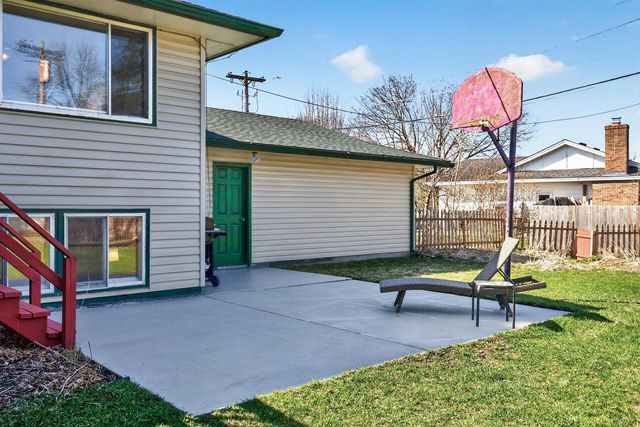 1075 Lowell Drive, Apple Valley, MN 55124