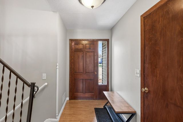 1075 Lowell Drive, Apple Valley, MN 55124