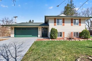 1075 Lowell Drive, Apple Valley, MN 55124