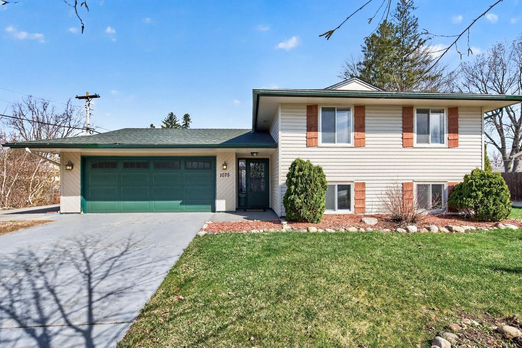 1075 Lowell Drive, Apple Valley, MN 55124