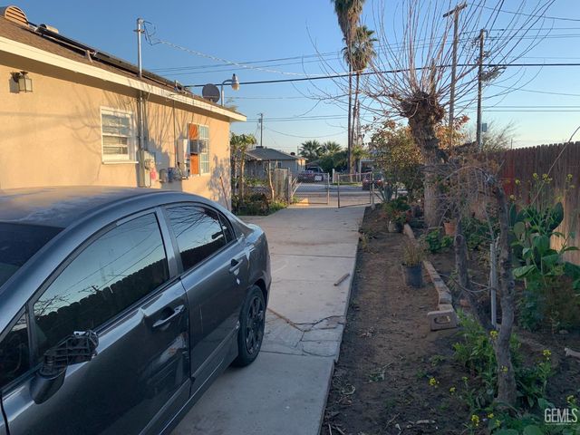 4200 Pioneer Drive, Bakersfield, CA 93306