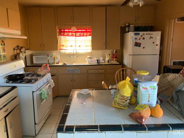 4200 Pioneer Drive, Bakersfield, CA 93306