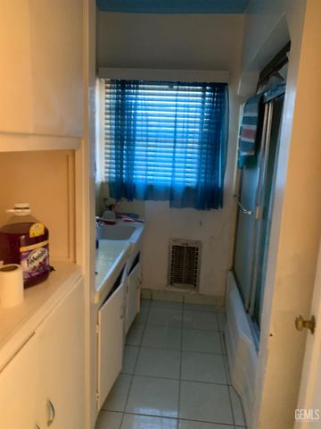 4200 Pioneer Drive, Bakersfield, CA 93306