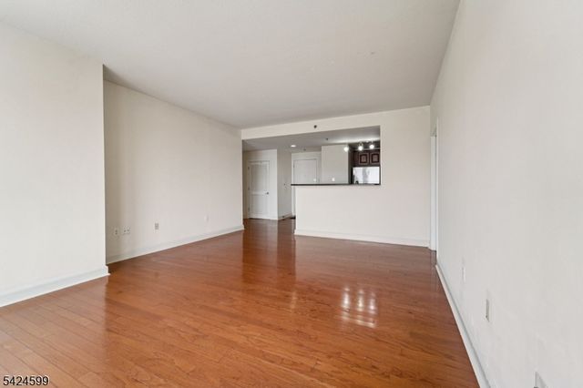 5311 City Pl, Edgewater Boro, NJ 07020