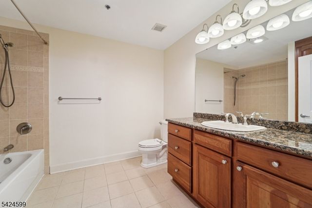 5311 City Pl, Edgewater Boro, NJ 07020