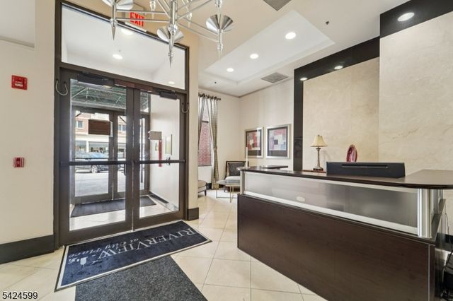 5311 City Pl, Edgewater Boro, NJ 07020