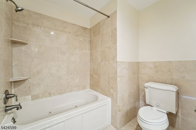 5311 City Pl, Edgewater Boro, NJ 07020