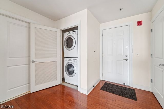 5311 City Pl, Edgewater Boro, NJ 07020