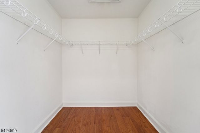 5311 City Pl, Edgewater Boro, NJ 07020