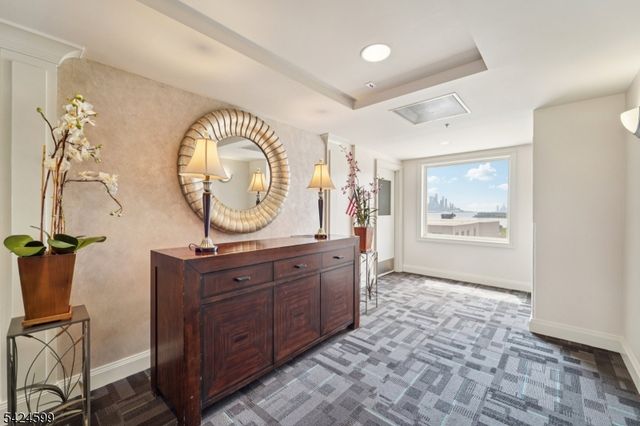 5311 City Pl, Edgewater Boro, NJ 07020