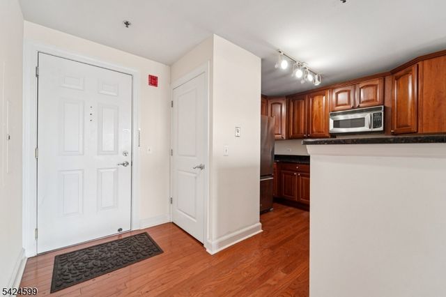 5311 City Pl, Edgewater Boro, NJ 07020