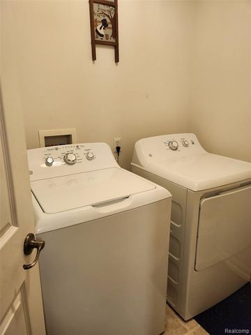 5216 Northwood Road, Grand Blanc, MI 48439