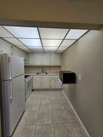 114 Norwich E 114, West Palm Beach, FL 33417