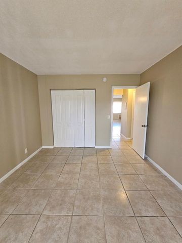 114 Norwich E 114, West Palm Beach, FL 33417