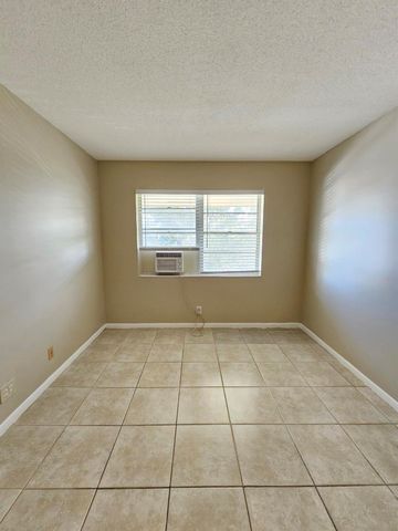 114 Norwich E 114, West Palm Beach, FL 33417