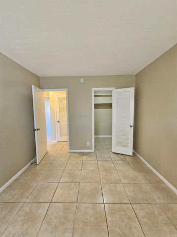 114 Norwich E 114, West Palm Beach, FL 33417