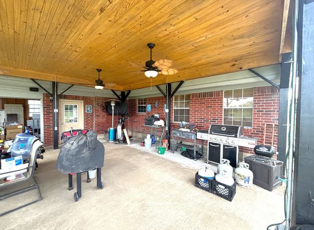 1020 Morgan Lane, Blossom, TX 75416