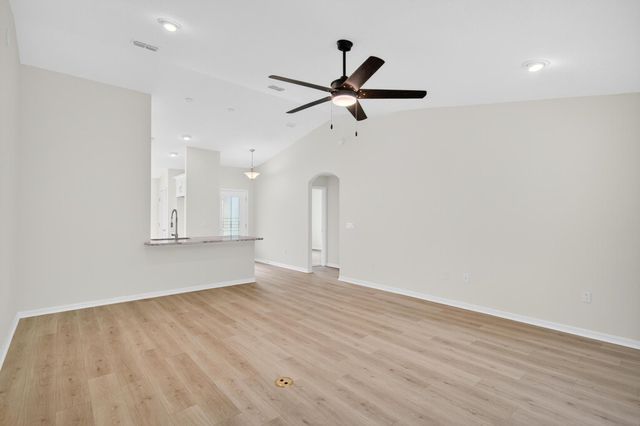 6 Pickcane Ln, Palm Coast, FL 32164