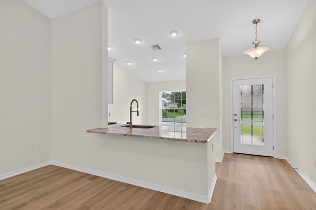 6 Pickcane Ln, Palm Coast, FL 32164