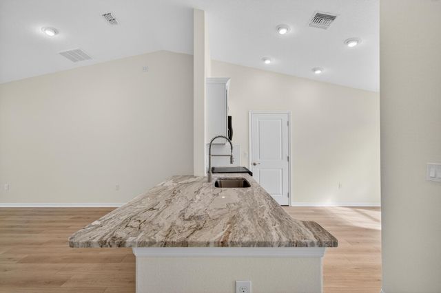 6 Pickcane Ln, Palm Coast, FL 32164