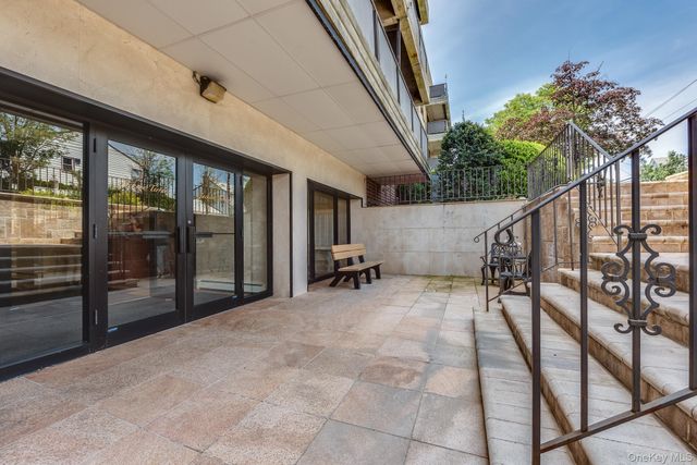 101 Jackson Avenue 2P, Mineola, NY 11501