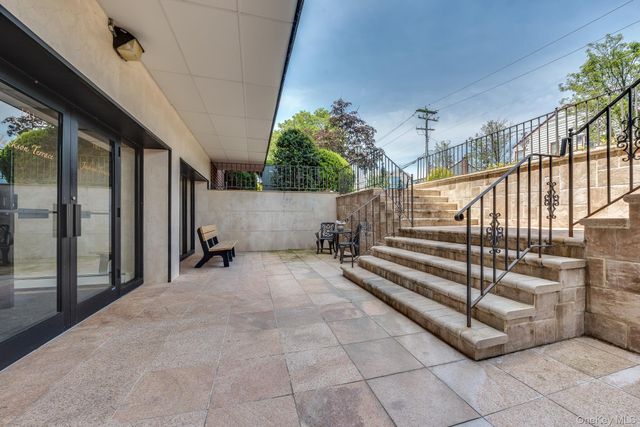 101 Jackson Avenue 2P, Mineola, NY 11501