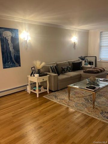 101 Jackson Avenue 2P, Mineola, NY 11501